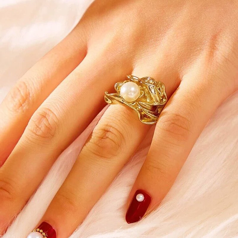 Трендовое Золотое круглое кольцо с искусственным жемчугом и цветком Женское для