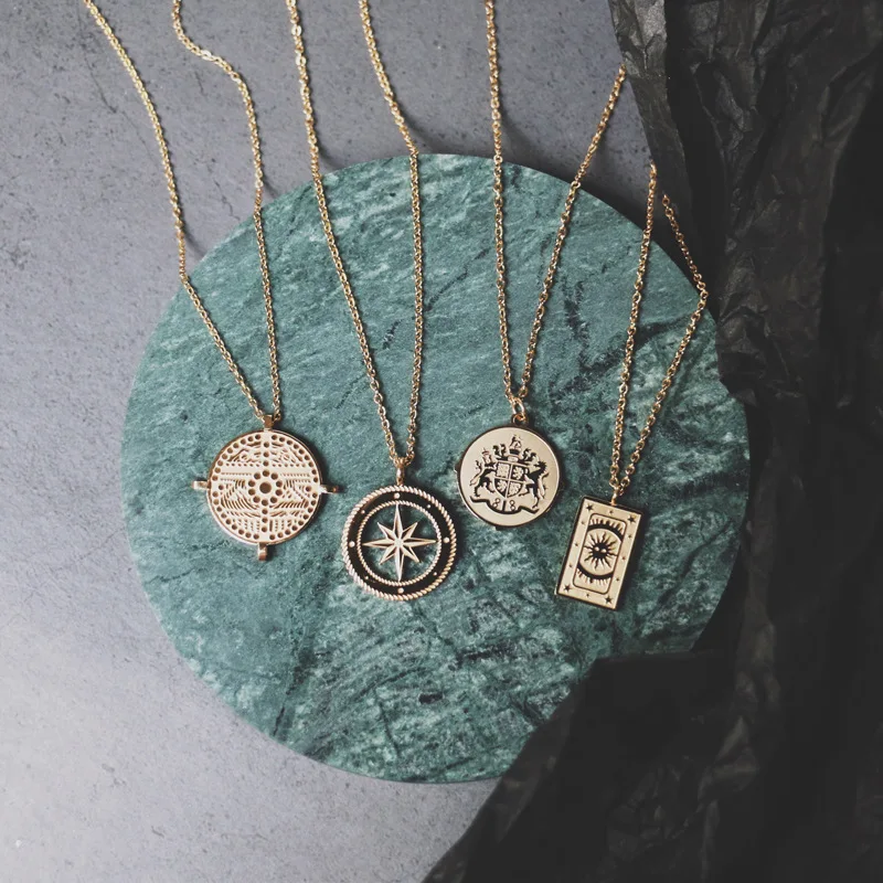 

North Pluto Sun Tarot National Wind Lion Medal Gold Coin Compass Necklace Clavicle Chain Titanium Steel Gold Plated