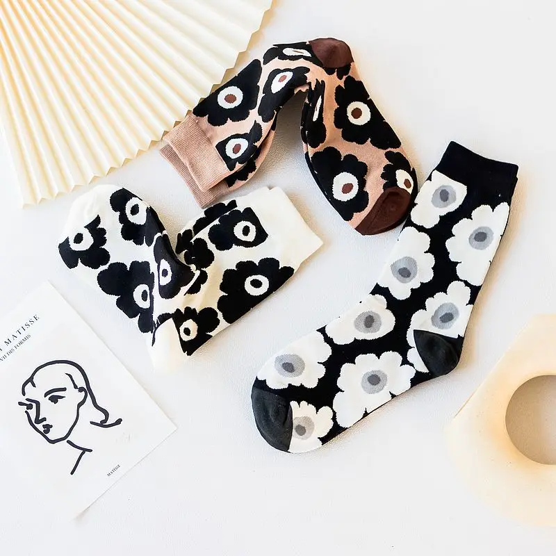 New Floral Socks Streetwear Flower Socks Women Girls Korean Harajuku Style Kawaii Socks Autumn Winter for Ladies Socks