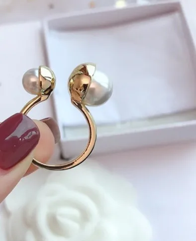 Реплика ювелирных изделий известного бренда кольцо с буквами открытое маленький