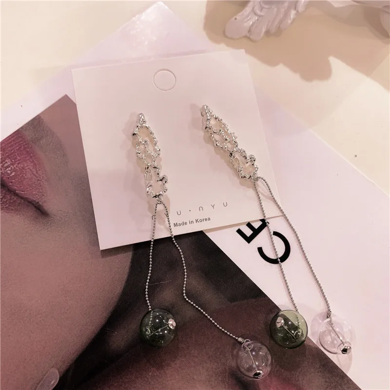 

Niche design French style elegant fashion sense temperament net red earrings personality fashion light luxury atmospheric glass