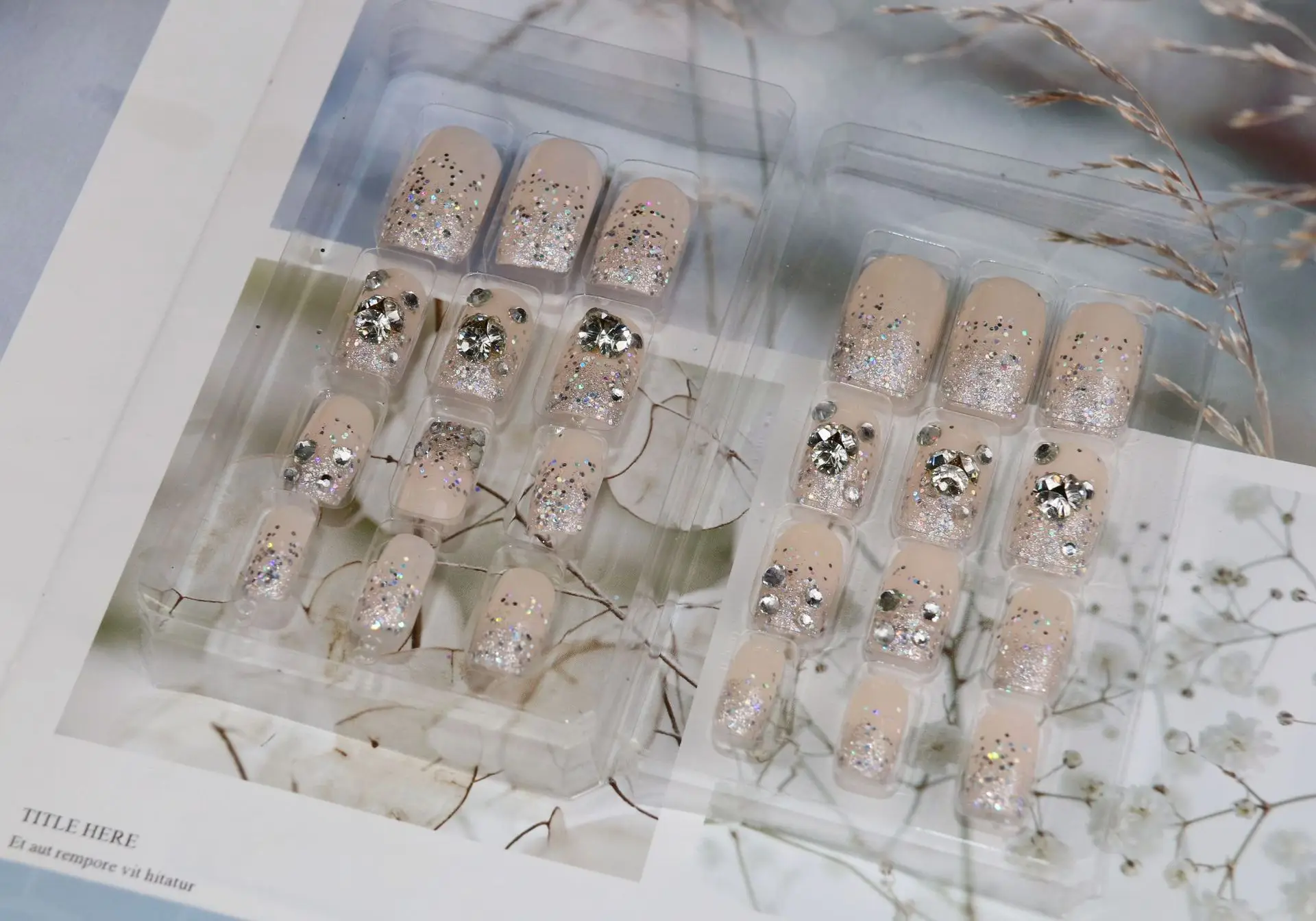 

24Pcs Rhinestone False Nails Bride Wedding Party Fake Nail Nail Art Faux Ongles Lady Full Nail Tip Patch with Glue Stickers