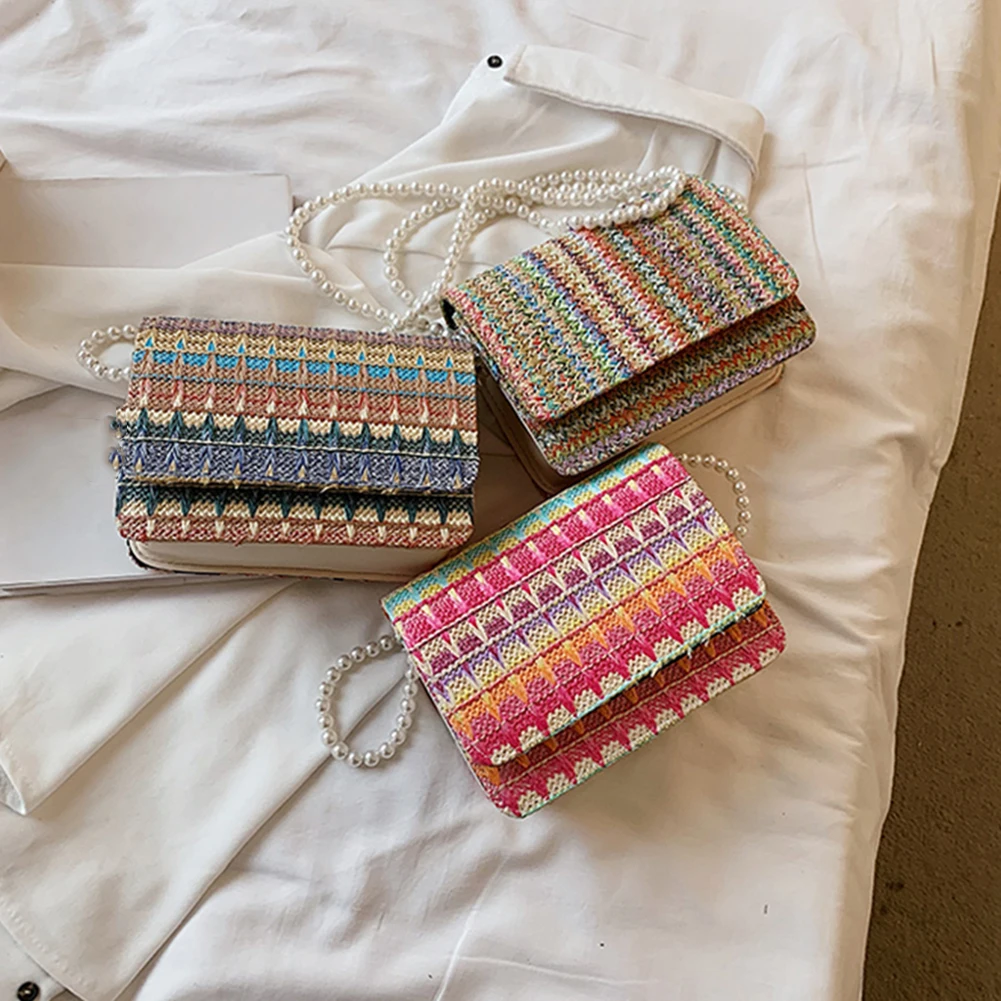 

Модные плетеные сумки через плечо в богемном стиле для женщин, летняя пляжная сумка-мессенджер с жемчужной цепочкой, мини-сумочки с клапано...