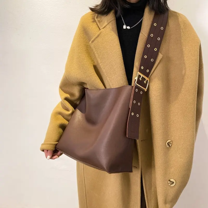 

Сумка женская из искусственной кожи, однотонная, с широким ремнем, 2021