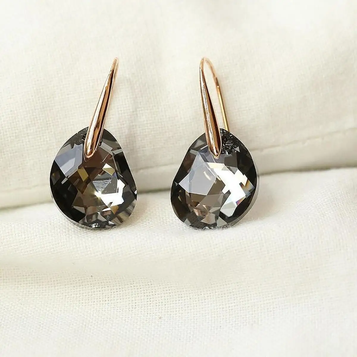 

QSJIE High quality SWA light black crystal fashion jewelry with pierced earrings and female studs Charming fashion jewelry