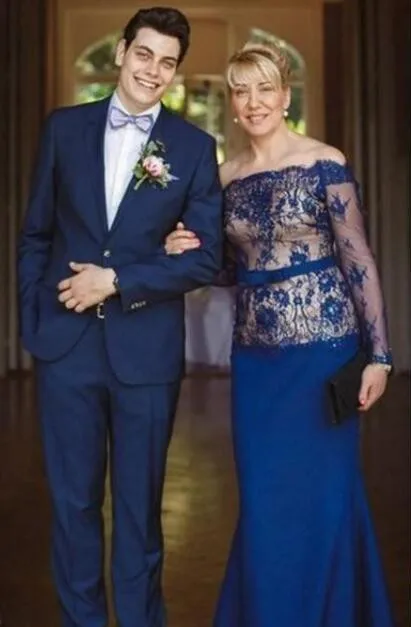 

Элегантное Королевское синее платье с длинными рукавами для матери невесты и жениха для женщин с открытыми плечами и поясом Формальное веч...