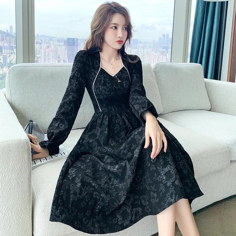 

French temperament of restoring ancient ways long-sleeved dress pack autumn new high-end women's clothing show thin Hepburn wind