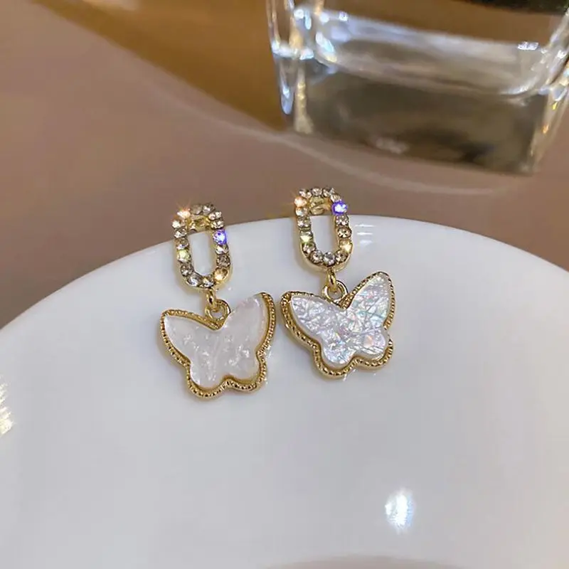 

Butterfly Stud Earrings High Quality Retro French Elegant Style Earrings Exquisite Simple Shell Crystal Earrings for Women