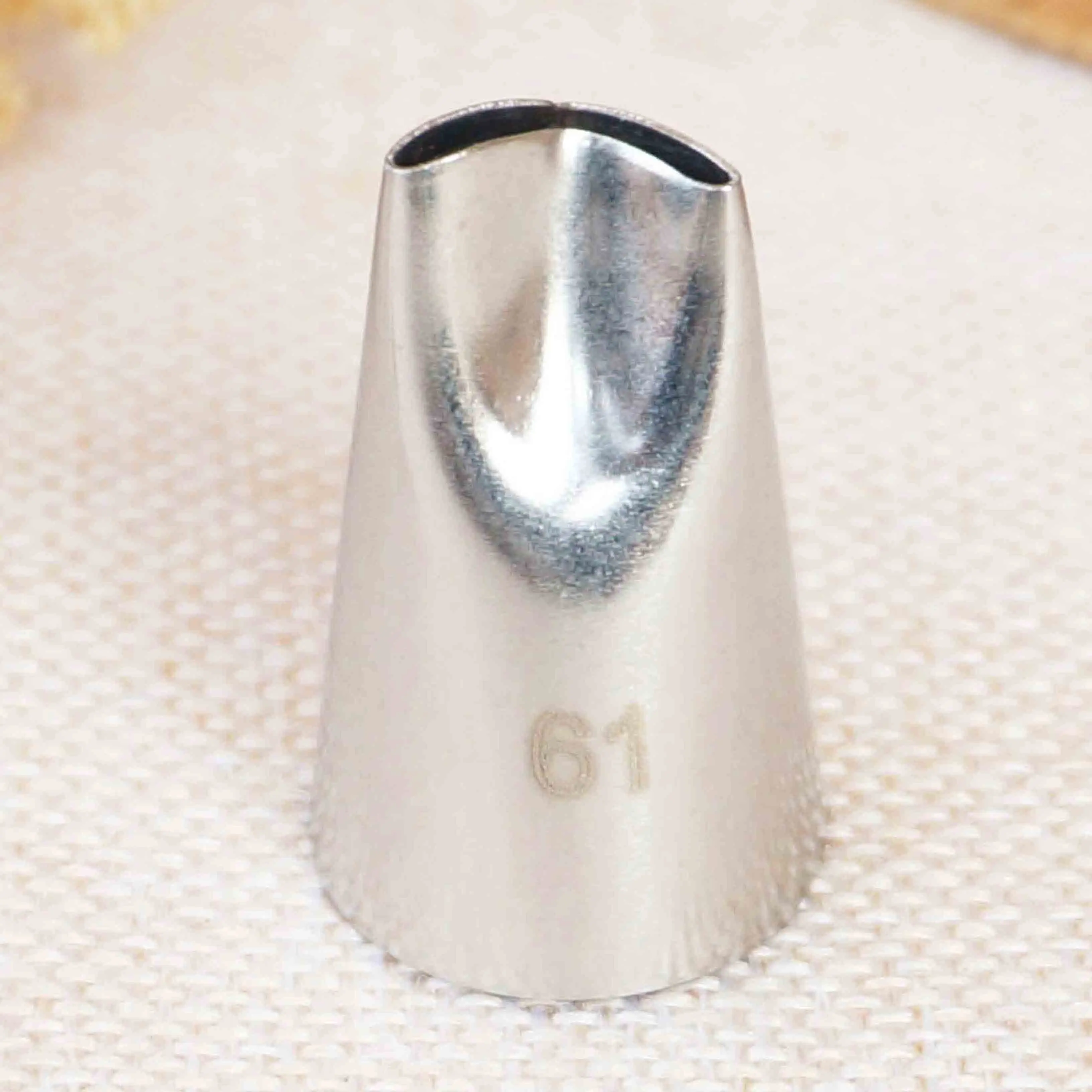 

#61 Cake Cream Decoration Tips Piping Nozzle Stainless Steel Pastry Nozzle Cake Piping Tools Create Pinecone Freesia Small Size