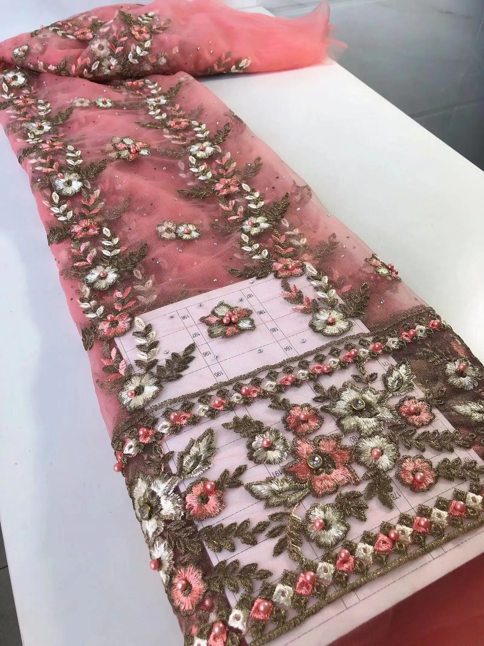 Новый дизайн нигерийская кружевная ткань высококачественный цветочный вышитый