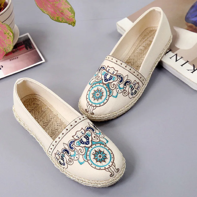 

Shoes Woman 2021 Round Toe Shallow Mouth Casual Female Sneakers New Basic TPR Embroider Fabric Canvas Floral Lace-Up Leisure