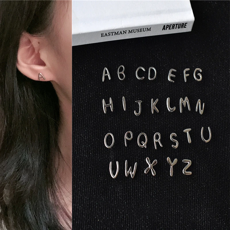 Темперамент Мини S925 Серебряная игла простые 26 английские серьги с буквой