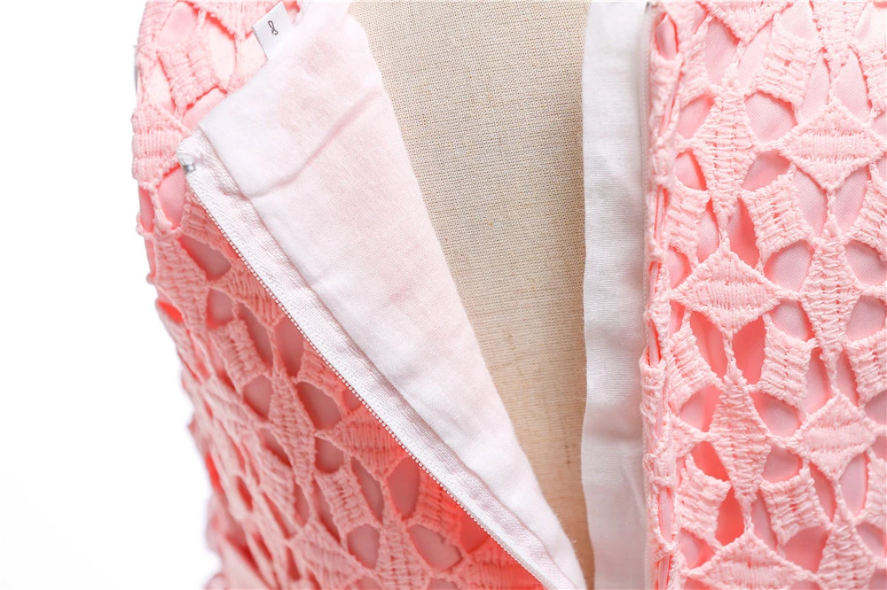 Женское вечернее платье до колен кружевное цвета слоновой кости с цветочным