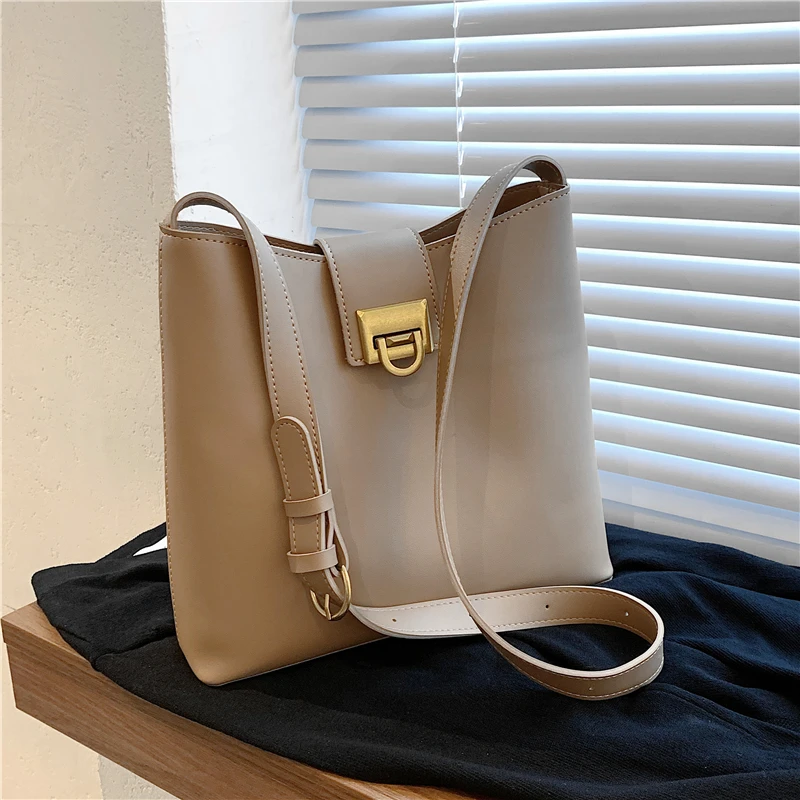

Simple Design Wide Strap PU Leather Bucket Shoulder Bags For Women Famous Brand Large Capacity Female Crossbody Bags 2021 Winter