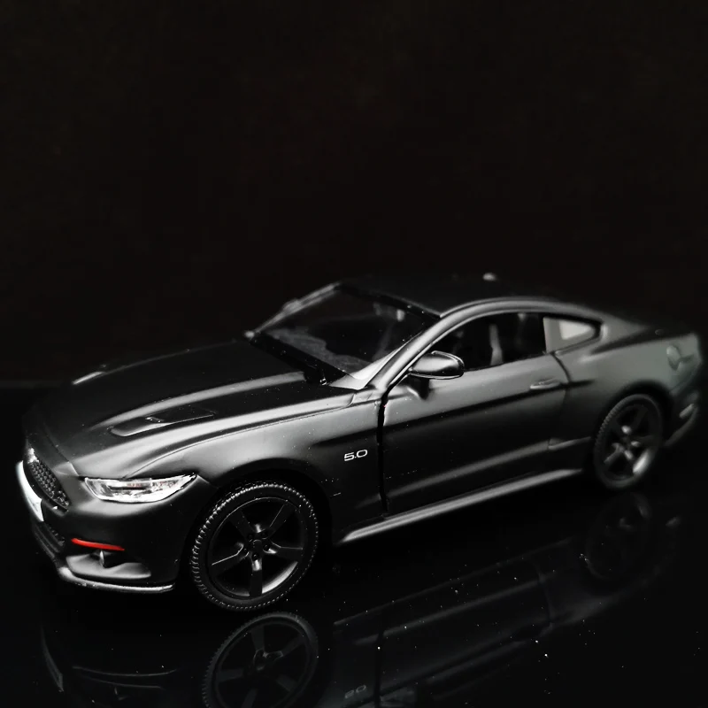 Модель автомобиля Ford mustang GT 1/36 в масштабе Отлитая под давлением игрушечная