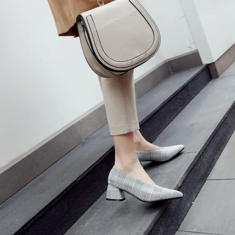 Женская обувь на высоком каблуке большого размера Женские туфли лодочки Модная в