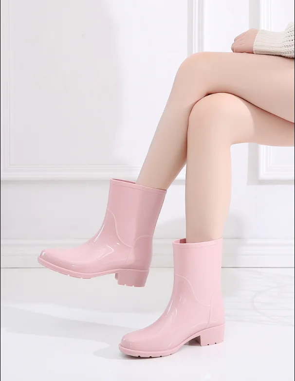 

Fashionable middle tube rain boots lovely anti slip water shoes, plush high heel rubber shoes