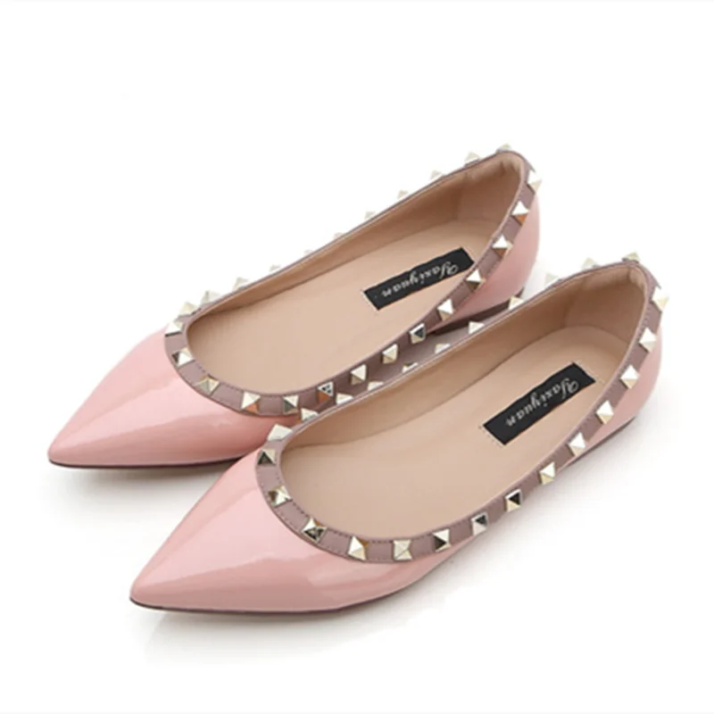 Туфли женские офисные с заостренным носком мягкая элегантная обувь заклепками