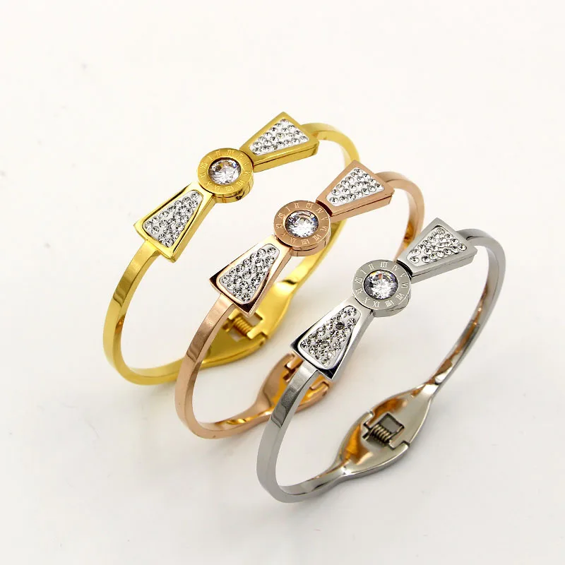 

Европейский и американский браслет из титановой стали с золотым покрытием и двойными крыльями, Модный женский браслет с римскими цифрами и ...