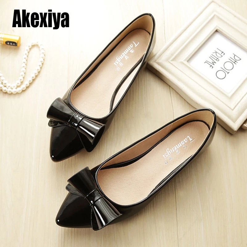 Новинка Женская обувь с острым носком Туфли на плоской подошве закрытым Модные