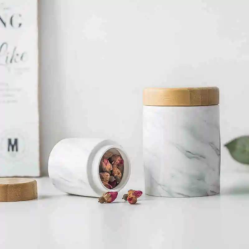 Керамические запечатанные банки и деревянная крышка домашняя кухонная для