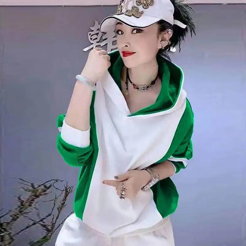 

2021 spring new loose and versatile fashion color contrast stitching hooded sweater women's version foreign style fashion top