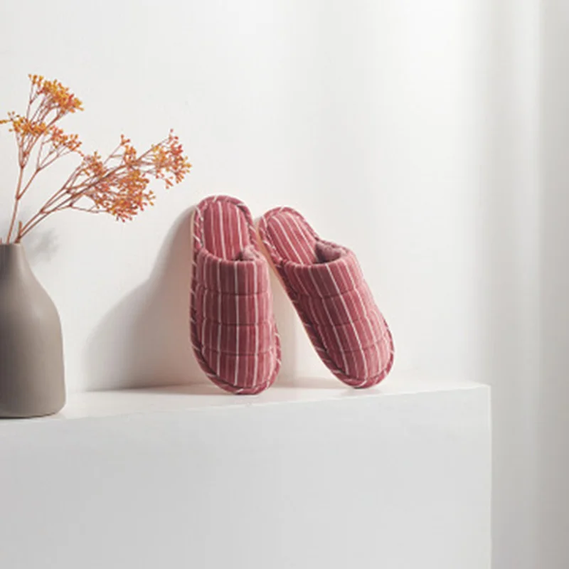 Женские зимние домашние тапочки нескользящие мягкие теплые Домашние для