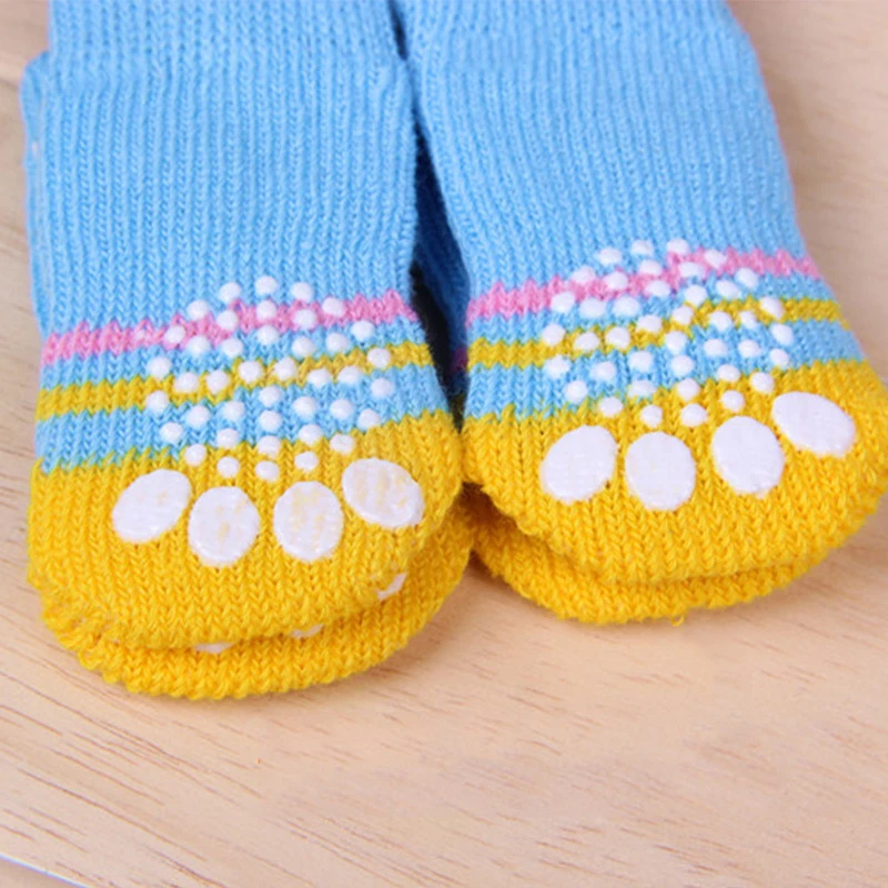 

4pcs/set Elastic Easy Wear Non Slip Printing Comfortable Home Soft Protection Scratchproof Winter Dog Socks