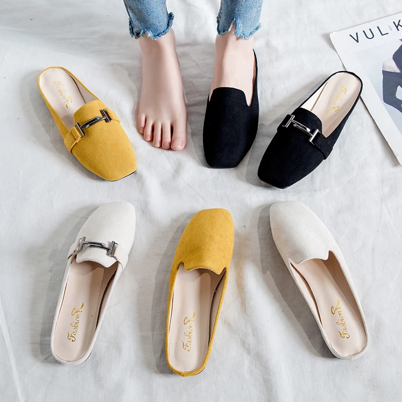 С металлической отделкой на плоской подошве с квадратным носком Туфли без