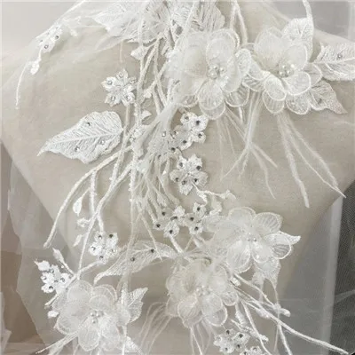 off white 2 шт. бежевые жемчужные бисерные 3D кружевные цветы страусиные перья кружева pacth мотив танцевальные костюмы - Цвет: off white