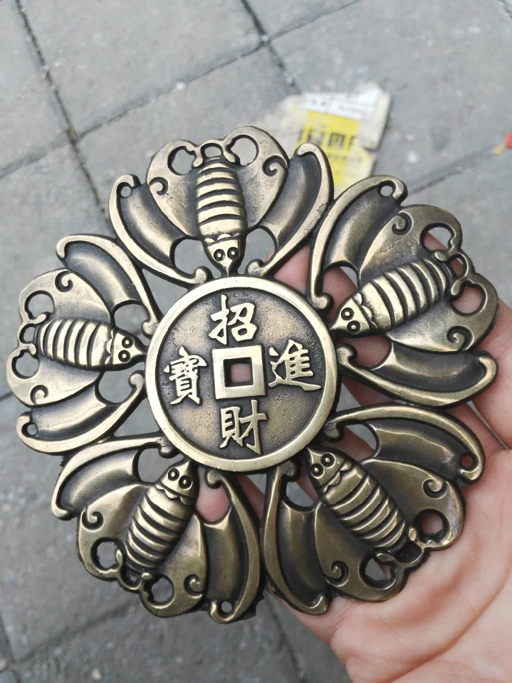 

China feng shui latón suerte murciélagos y monedas estatua colgar adorn-decoración familiar, trae artesanía de metal de buena su