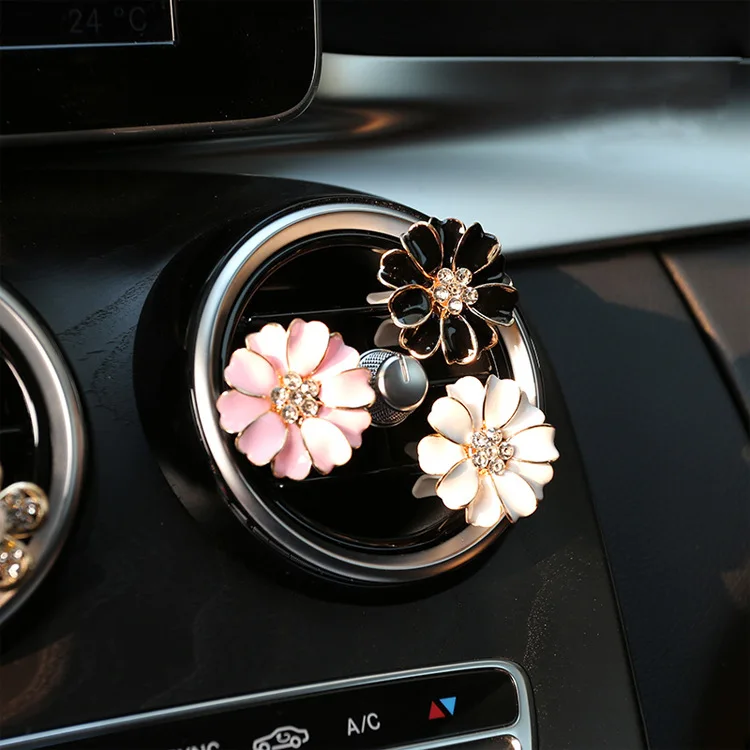 

2021 New Exquisite Diamond Small Daisy Perfume Car Air Conditioning Vent Clip Aromatherapy Balm Car Decoration Supplies USB