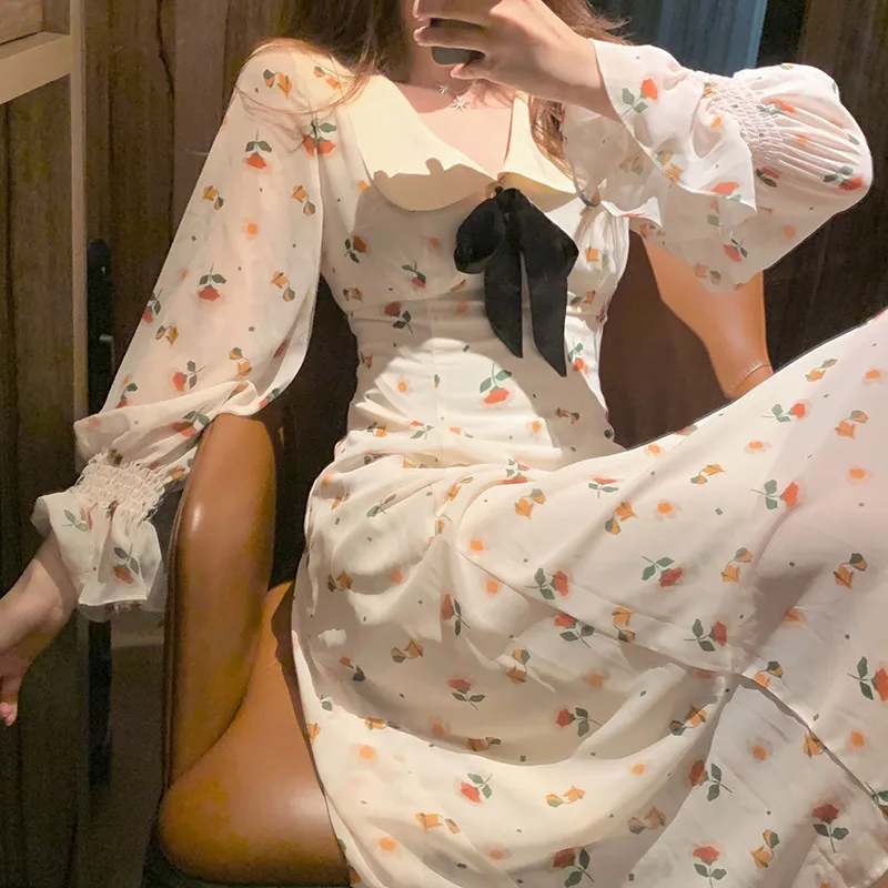 

Women's dress for spring and autumn 2021 new French style v-neck waist type for dating, outing, small and fresh floral skirt