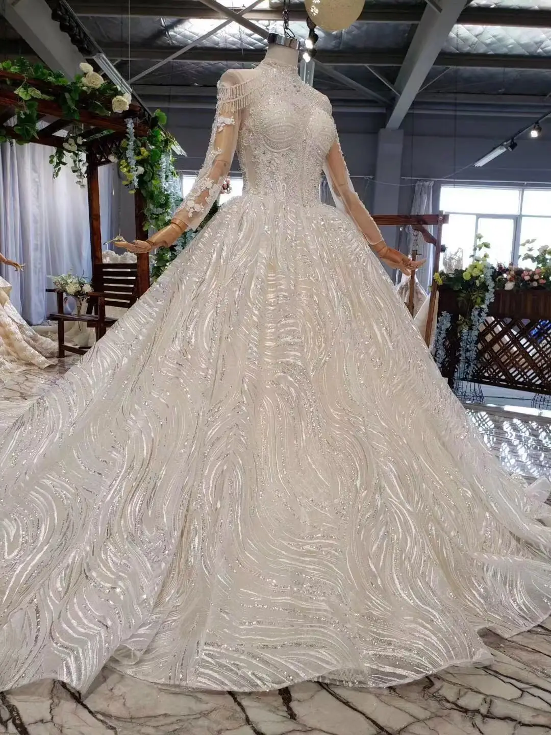 

High-end Champagne Muslim Ball Gown Wedding Dresses High Neck Long Sleeve Sequins Crystals Lace Shiney Glitter Wedding Dresses