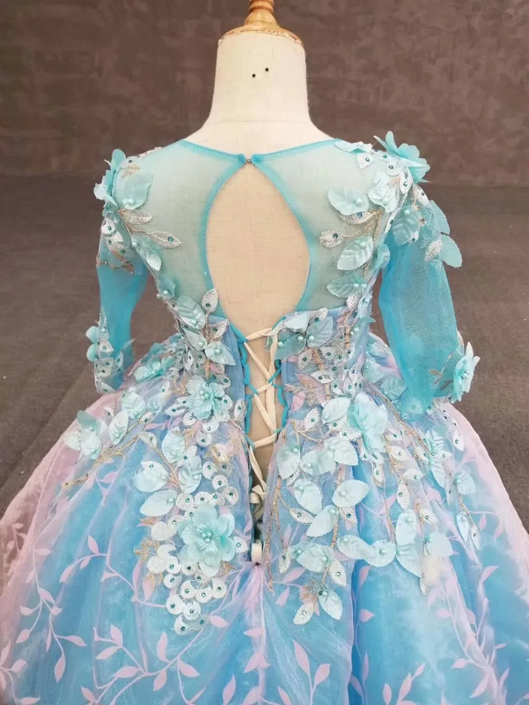 Милое голубое платье без рукавов с кружевной аппликацией Платья цветочным