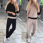 Женский спортивный костюм с коротким рукавом и круглым вырезом