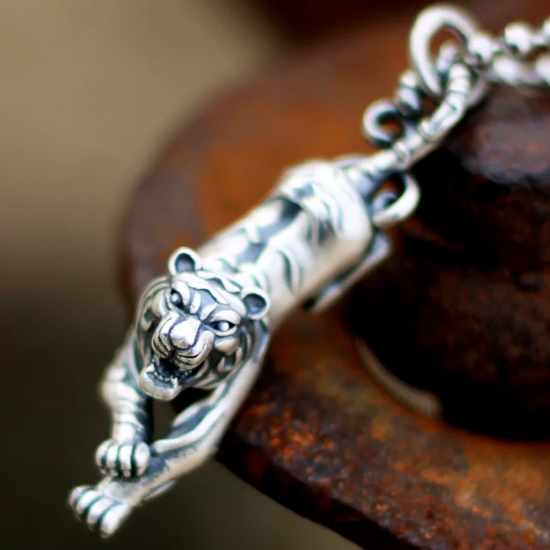 

New real S990 pure silver retro matte silver men's pendant Thai silver three-dimensional tiger pendant for man no necklace