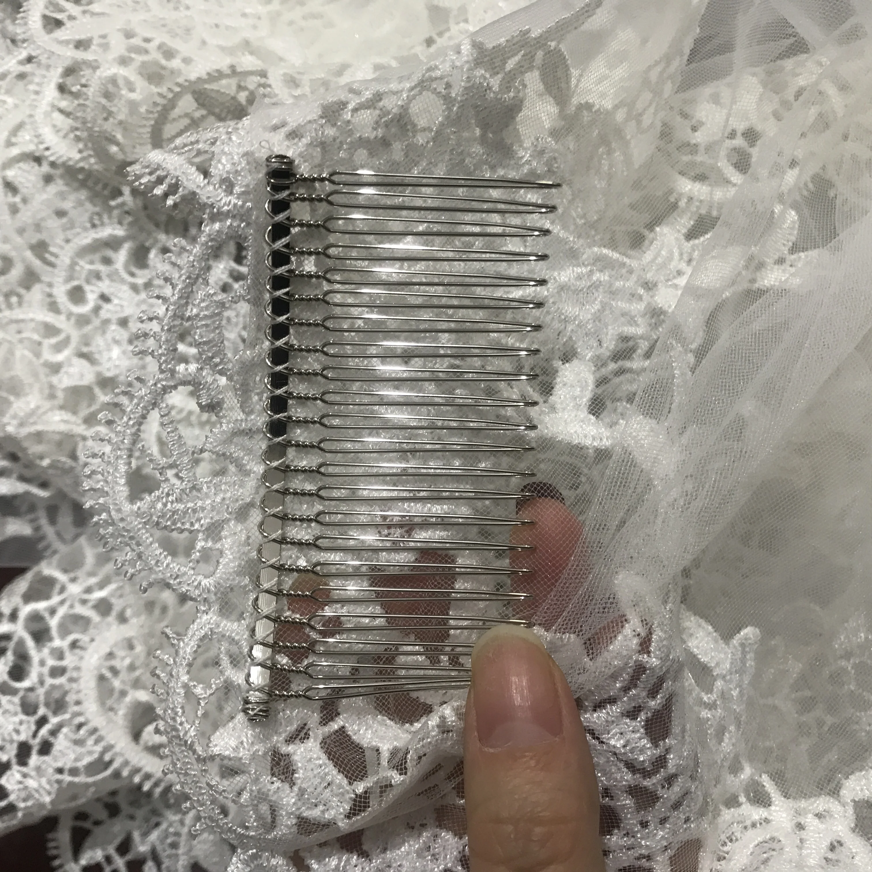 

Ivory Bridal Veils Lace Applique Edge 300CM Wedding Veils Bridal Accessories Chapel With Comb