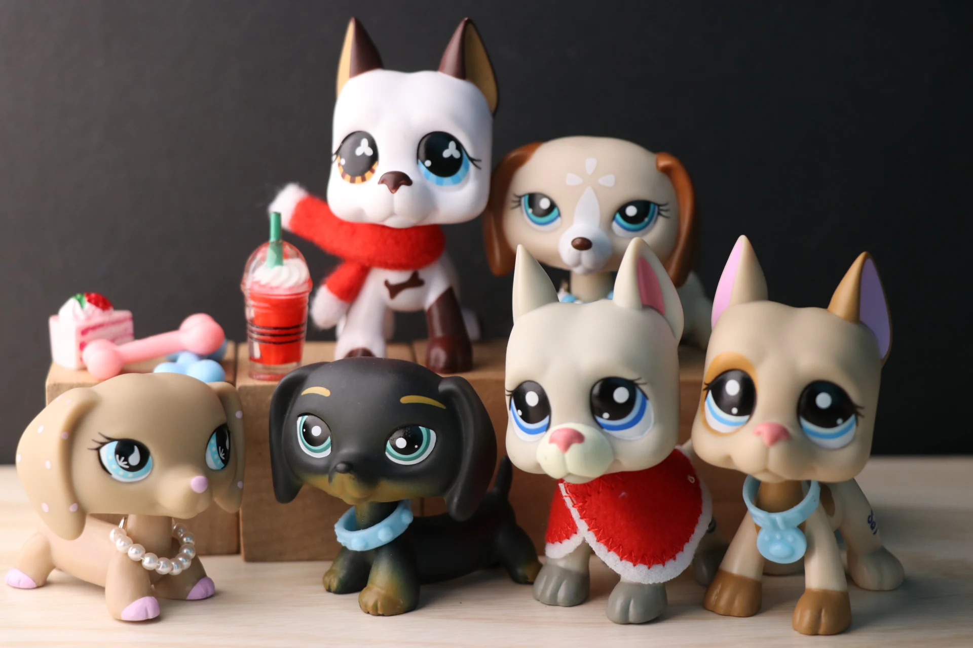 (6PCS Toys) Pets shop Dachshund Dog And Great Dane Red Magnet With 10pcs Accessories | Игрушки и хобби