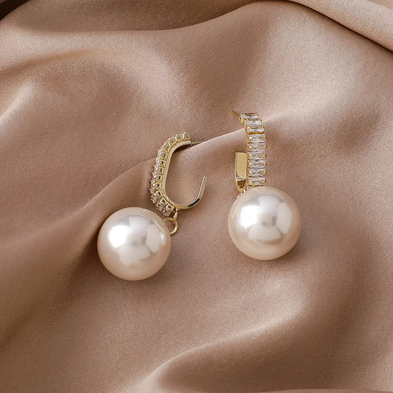 

2021 New Contracted Geometric Shiny Crystal Drop Earrings Senior Fashion Fine Pearl Elegant Lovely Women Earrings Jewelry