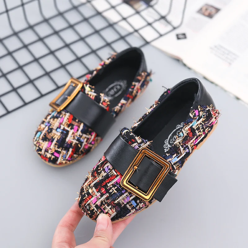 Туфли на плоской подошве для девочек модные весенние детские разноцветные