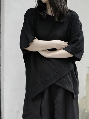 Мужские и женские футболки нейтральные с асимметричными свободными рукавами