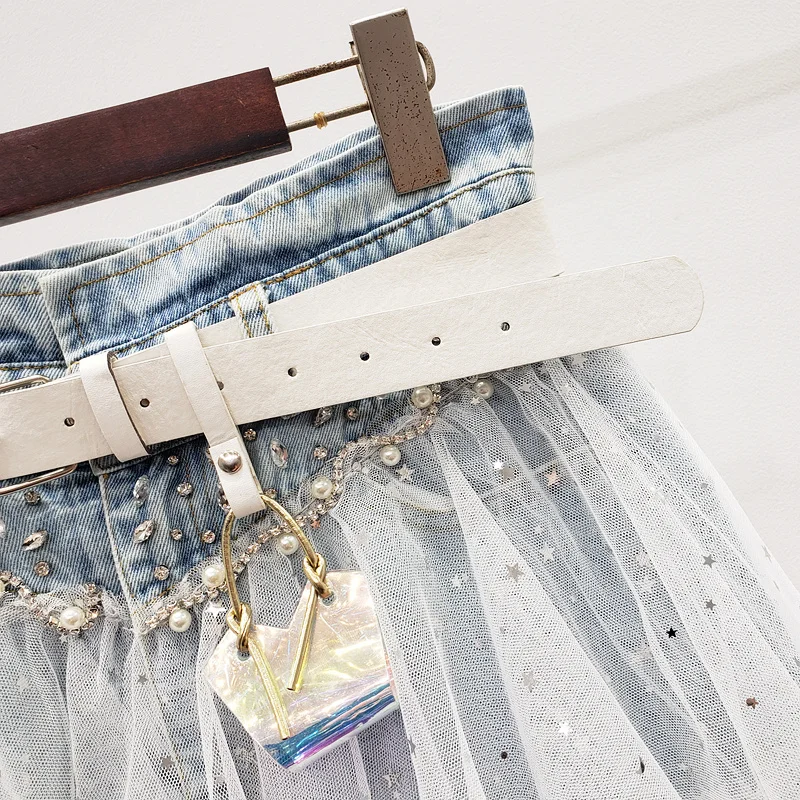 Женская джинсовая юбка с бисером голубая высокой талией и поясом-кушаком лето 2022