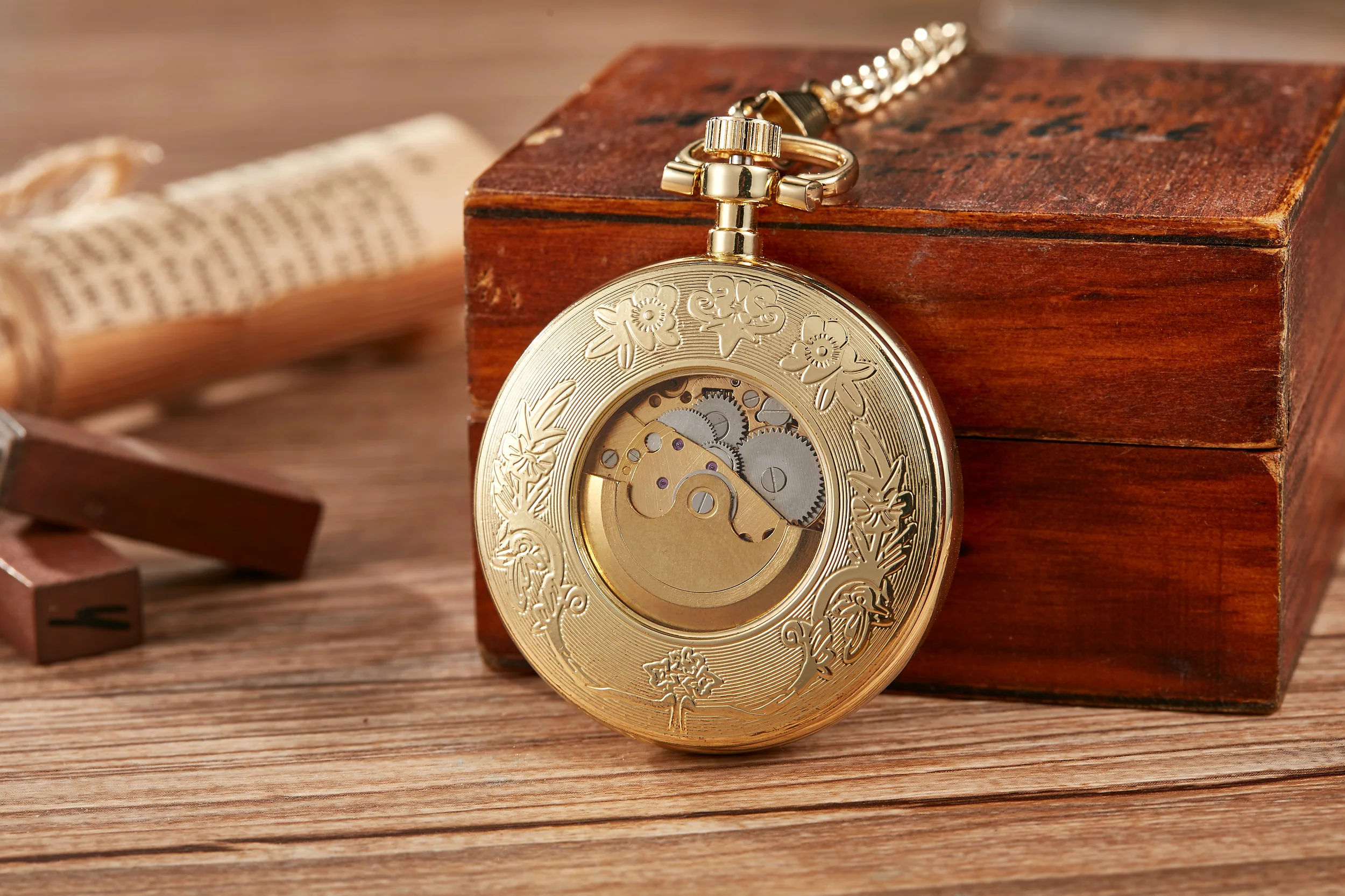 Pocket Watches Fashion Hollow Carved Roman Numerals Mechanical Pockets Watch With FOB Chain Unisex Gift