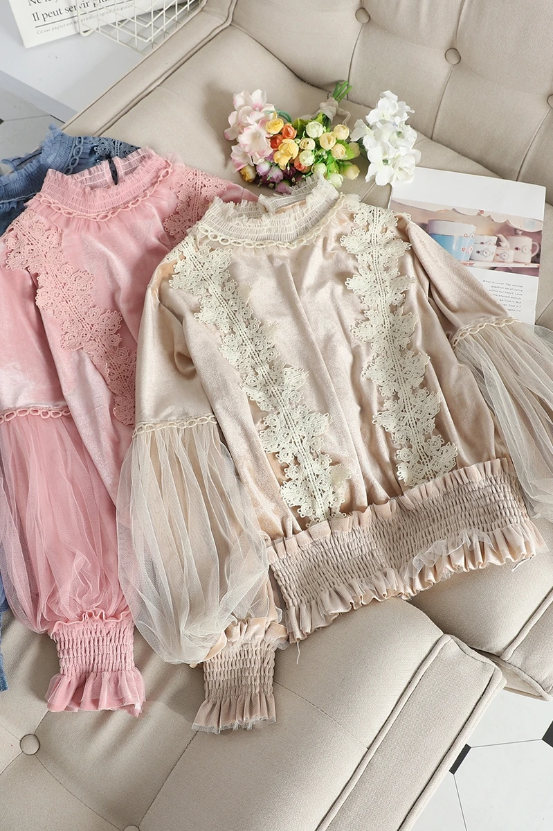 

Fairy Mesh Stitching Velvet Lace Shirt Bubble Lantern Sleeve Base Shirt New Court Long-Sleeved Top for Women C397