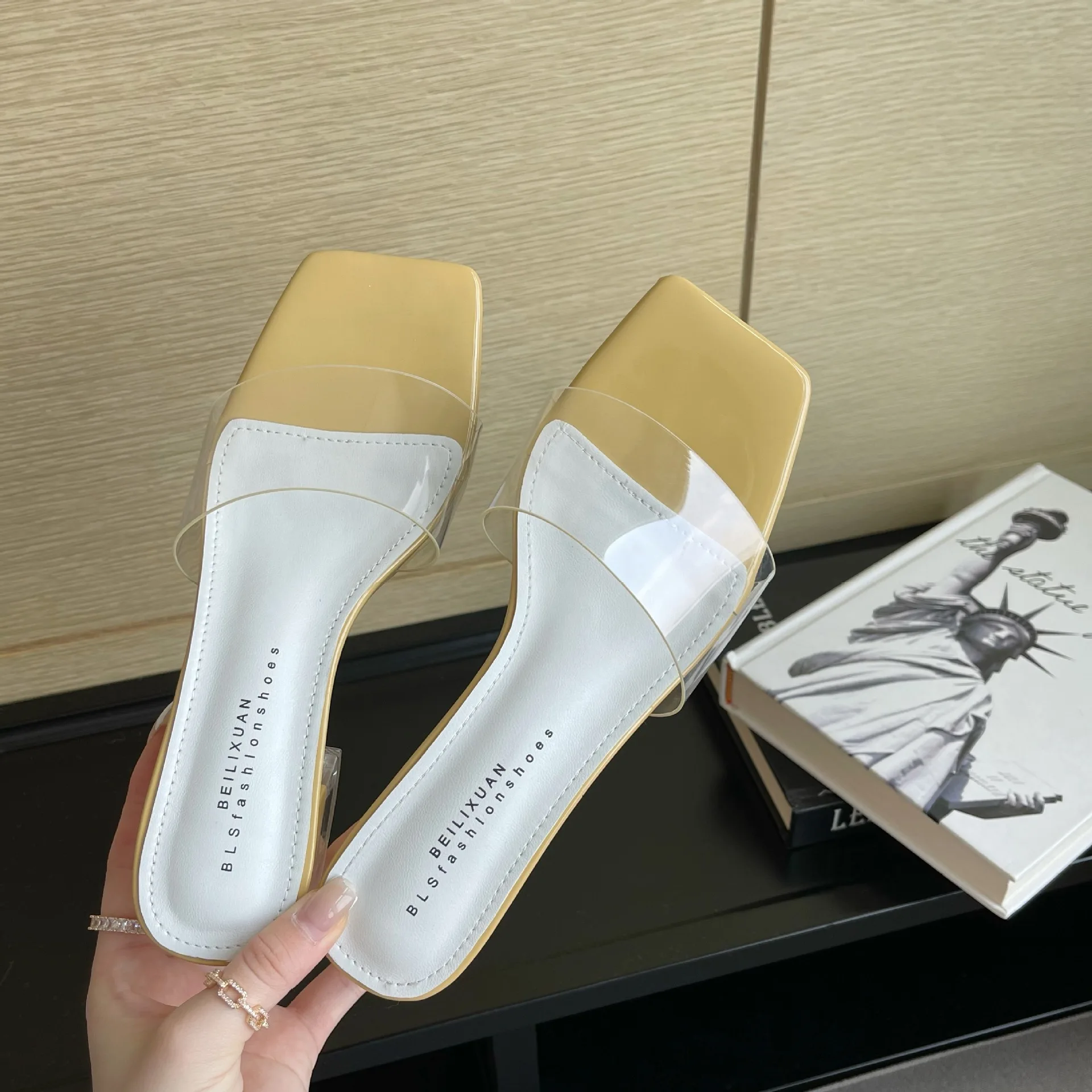 

Transparent Slippers Shoes Slides Square heel Fashion Jelly Flip Flops Med Slipers Women Block Luxury Glitter Summer 2021 Rome P