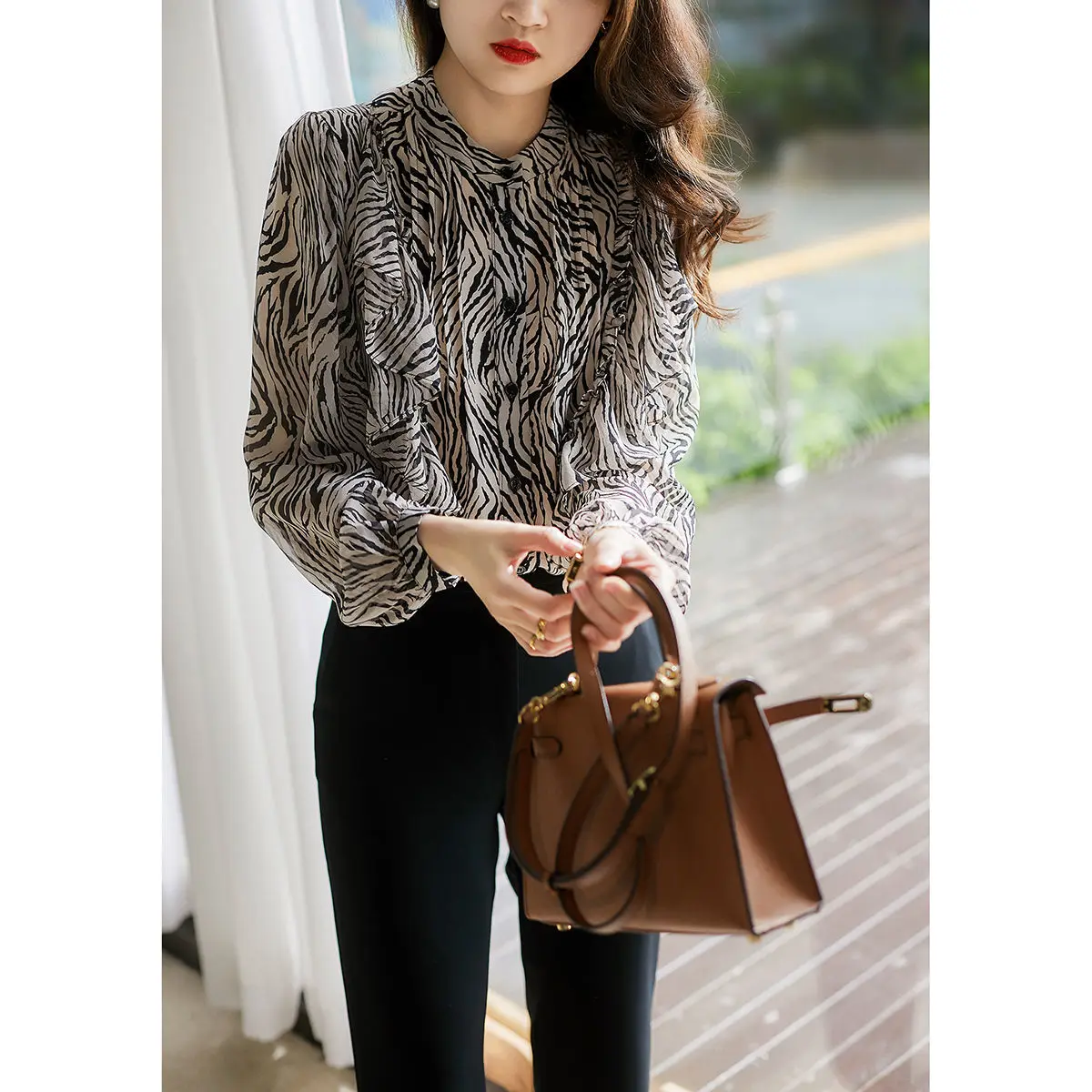 Блузка женская шифоновая демисезонная с круглым вырезом и бахромой | Женская