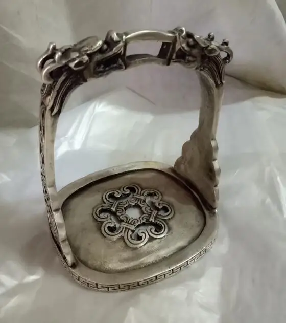 

Chinese folk carving sculpture carved dragon vivid