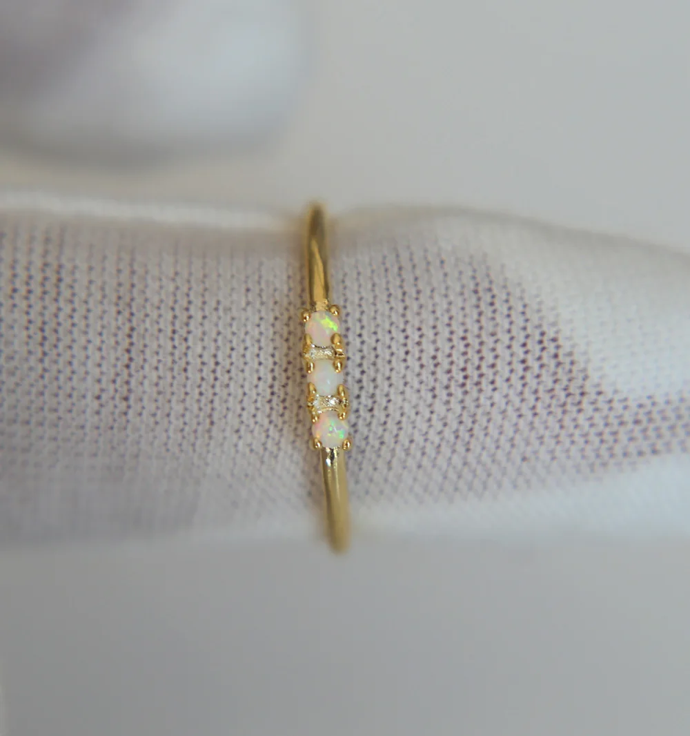 Женское кольцо в горошек белое с огненным опалом Ювелирное Украшение для