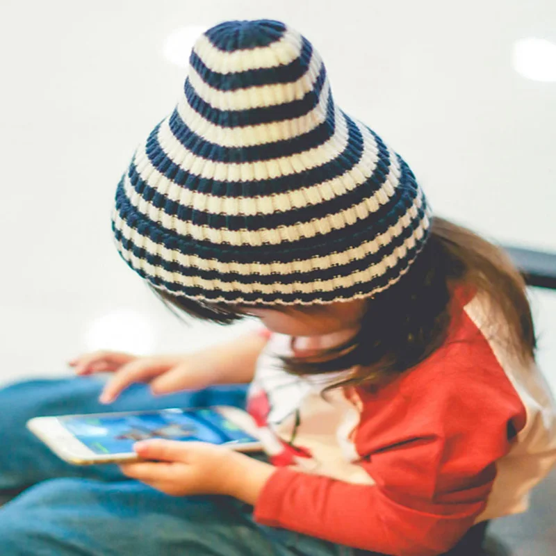 Детская теплая шапка-колокольчик в классическую полоску для мальчиков - купить